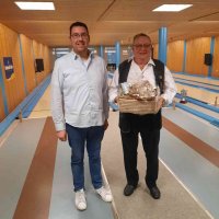 Dank an Abteilungsleiter Wolfgang Bamberger fuer seine geleistete Arbeit