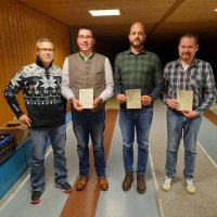 Ehrung durch Sportwart Gerhard Fischer fuer Christian Buchner, Andreas Niefnecker und Alexander Walz 25 Jahre Mitgliedschaft im BSKV und DKB